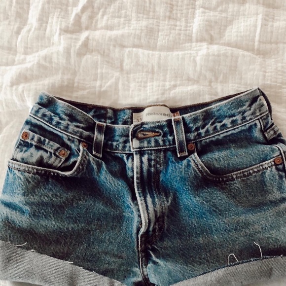 Vintage Levi shorts - Picture 4 of 4